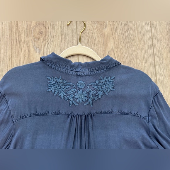 Women's Blue Embroidered Top.
New without tags! - Picture 6 of 6